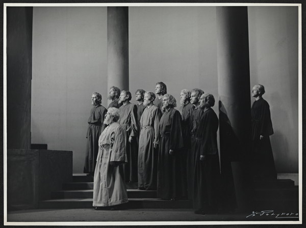 Fotografi fra Det Norske Teatrets produksjon Antigone (1945).