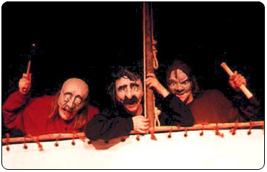 Fotografi fra Figurteatret i Nordland og Klomadu Teaters produksjon "Skårungen" (1994)
