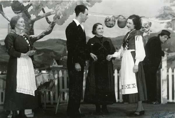 Fotografi fra Komediateatrets produksjon Forlovelsesraketten (1938)