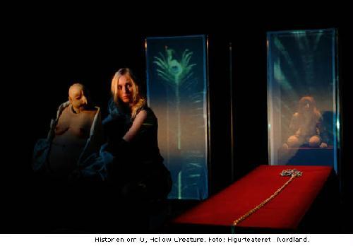 Fotografi fra Hollow Creature og Figurteatret i Nordlands produksjon "Historien om O" (2005)