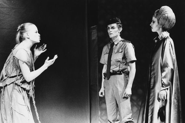 Fotografi fra Perleporten Teatergruppes produksjon "Det siste skrik" (1983)