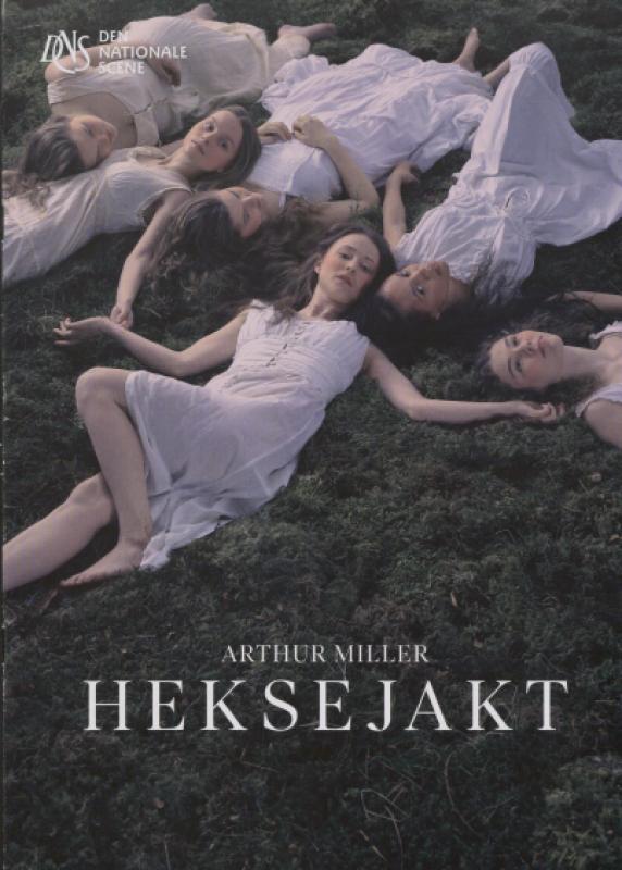 Forestillingsprogram til Den Nationale Scenes teaterproduksjon Heksejakt (2024).